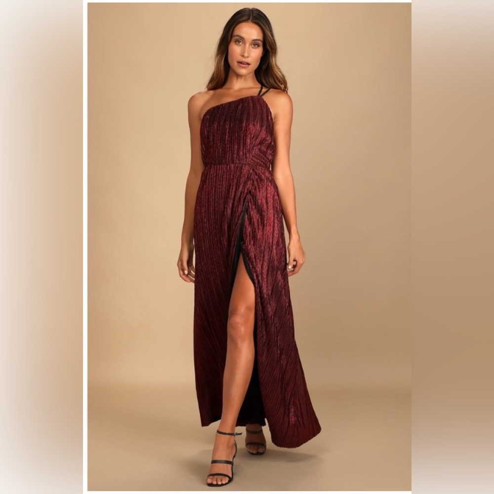 NWT Lulu's Get to the Groove pleated One-Shoulder maxi dress